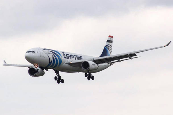 مصر للطيران تسير 214 رحلة دولية وداخلية بمطار القاهرة