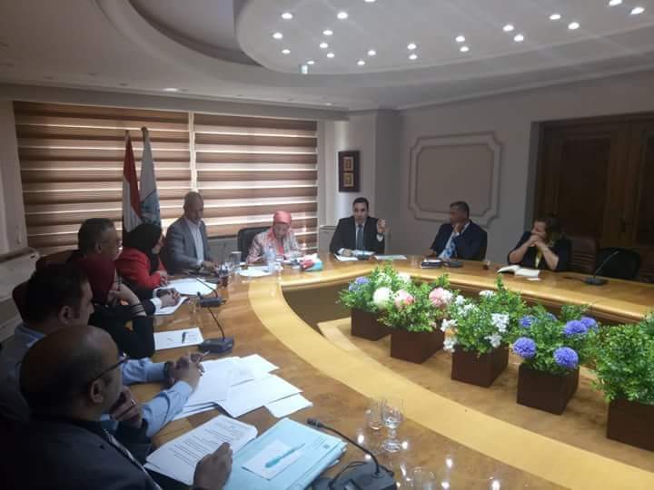 وزيرة البيئة تستعرض خطط تنمية وتطوير موارد صندوق حماية البيئة