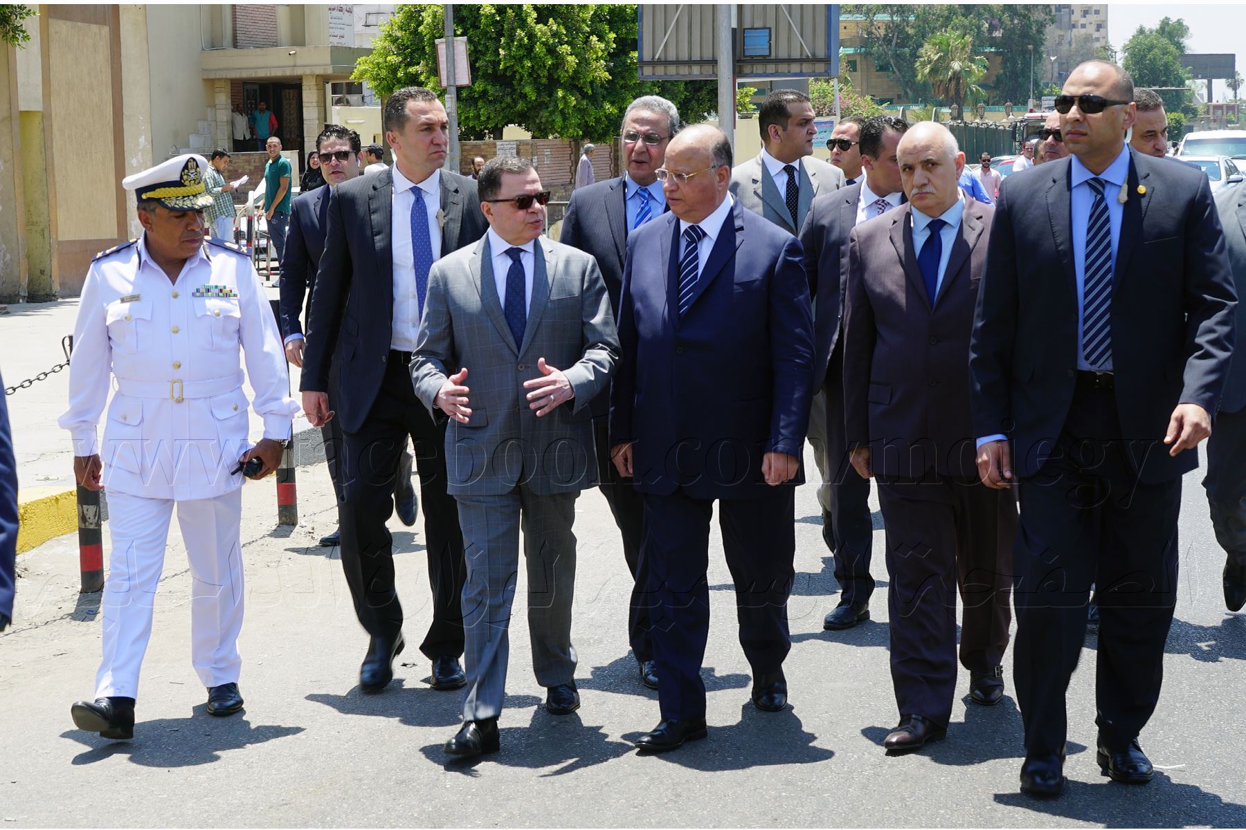 وزير الداخلية يقوم بجولة ميدانية تفقد خلالها الحالة الأمنية بالقاهرة والجيزة