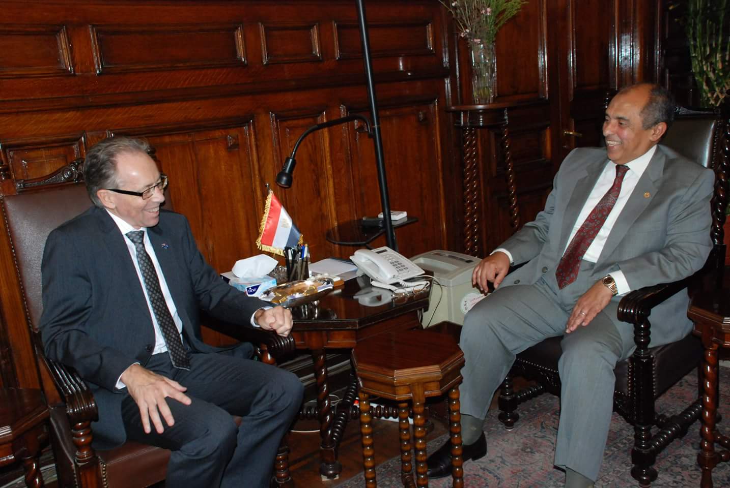 وزير الزراعة يبحث والسفير الأسترالي بالقاهرة تكثيف التعاون الزراعي المشترك