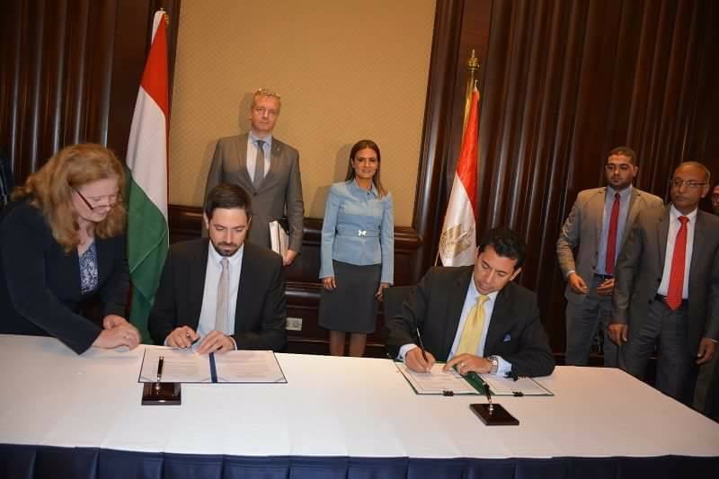 وزير الشباب والرياضة يشهد توقيع بروتوكول تعاون شبابى مع المجر