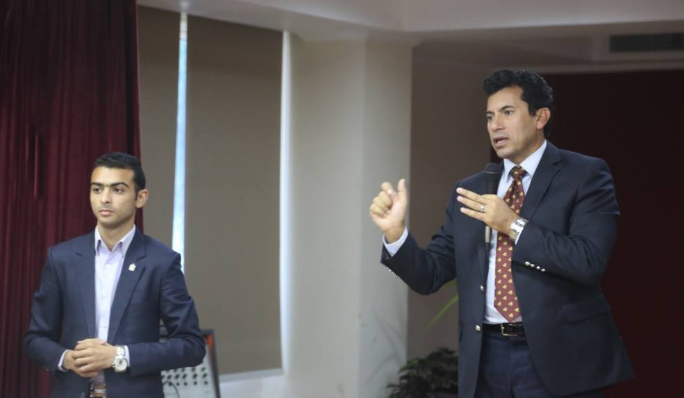 وزير الشباب والرياضة يلتقي مع مجموعة من شباب الصعيد