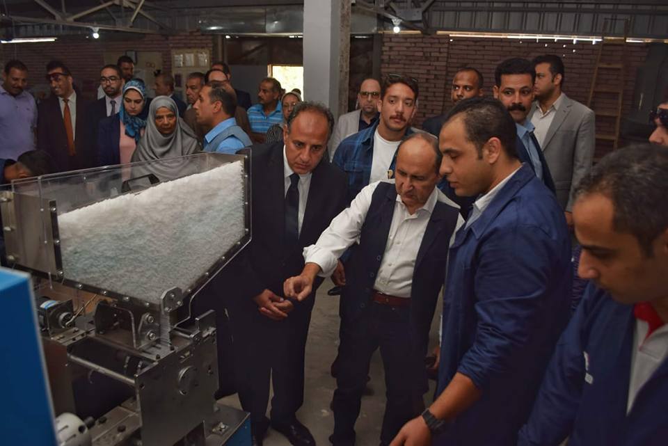 وزير التجارة والصناعة يواصل جولاته الميدانية للمواقع الصناعية بتفقد مجمع الصناعات البلاستيكية بمنطقة مرغم