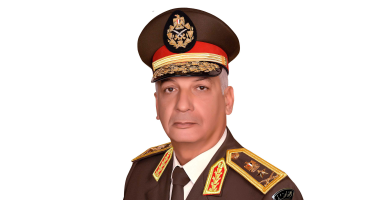 وزير الدفاع يلتقي مع ابطال الصاعقة والمظلات