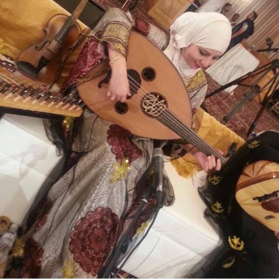 عاشقه العود هند عويضه تتألق في مهرجان الكويت الدولي