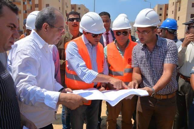 وزير الشباب والرياضة ومحافظ بورسعيد يتفقدان الأعمال الإنشائية لمركز شباب الشيخ زايد بحي الإمارات