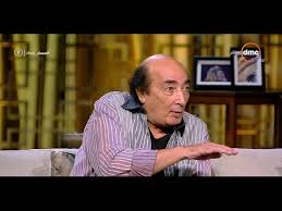 عبدالله مشرف يقلد كمال الشناوي على الهواء