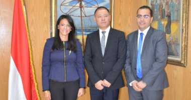 وزيرة السياحة تلتقي مع وفدا صينيا لمناقشة تنظيم رحلات لمصر من 3 مقاطع