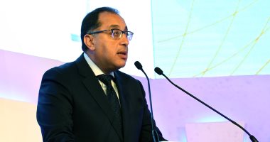 رئيس الوزراء يستعرض موقف المباني المخالفة مع المحافظين