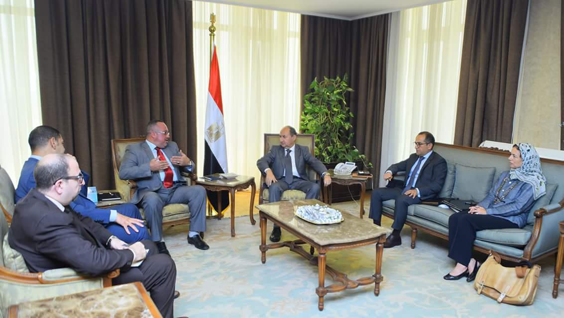 وزير التجارة تشكيل فريق عمل لتنفيذ خطة شاملة للنهوض بالصناعات اليدوية