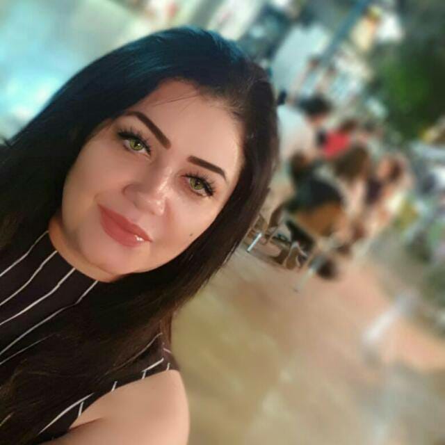 حنان فاروق تعرب عن سعادتها بالعمل في راديو عز الشباب