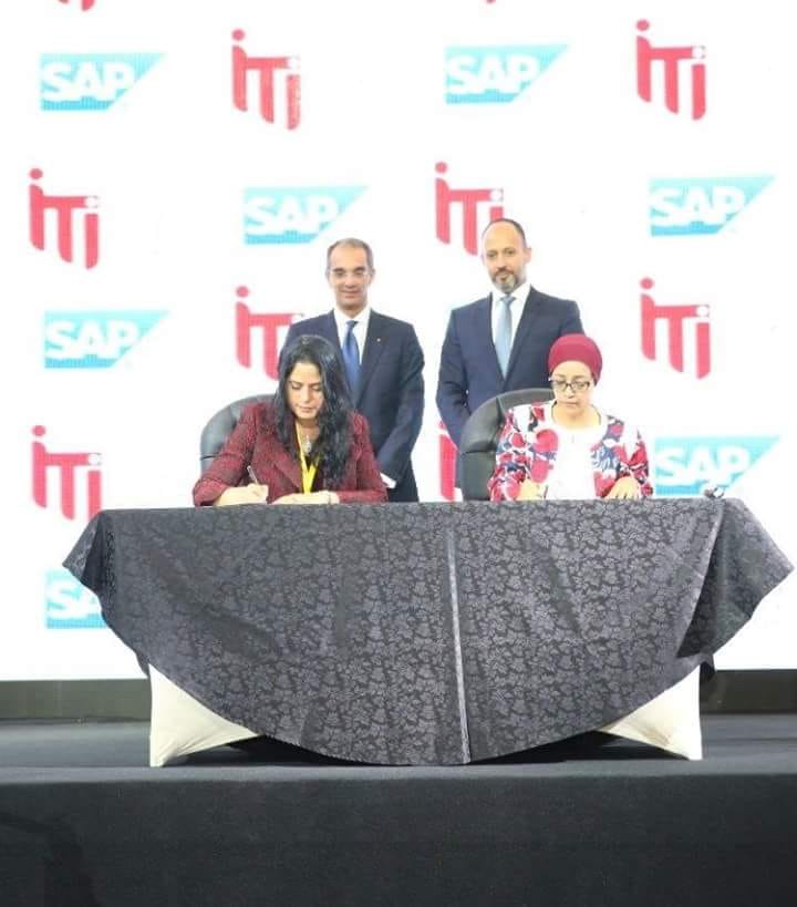 وزير الاتصالات يؤكد رفع مساهمة القطاع في الناتج المحلى