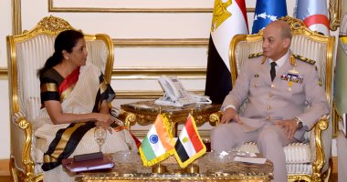 وزير الدفاع يبحث آليات سبل التعاون العسكرى مع نظيرته الهندية