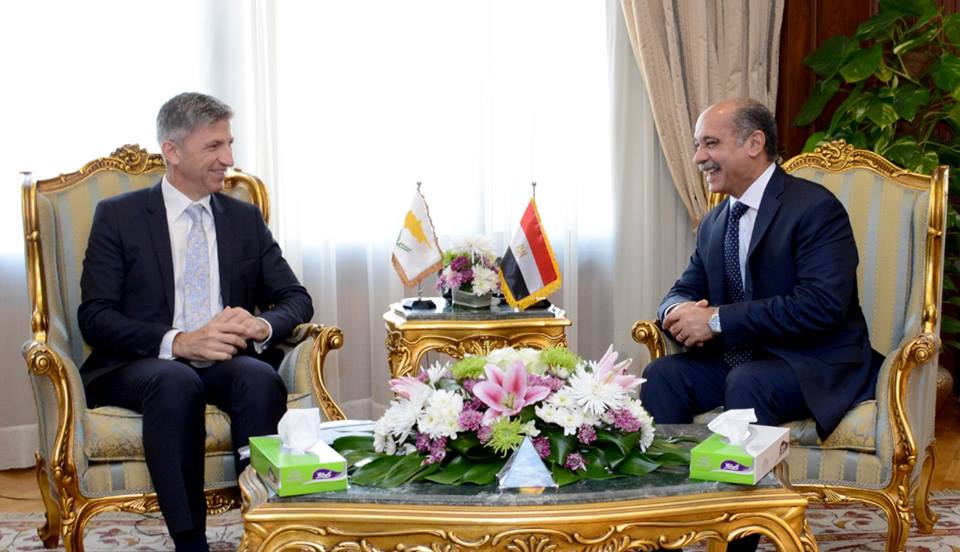 وزير الطيران المدني يلتقي سفير قبرص بالقاهرة