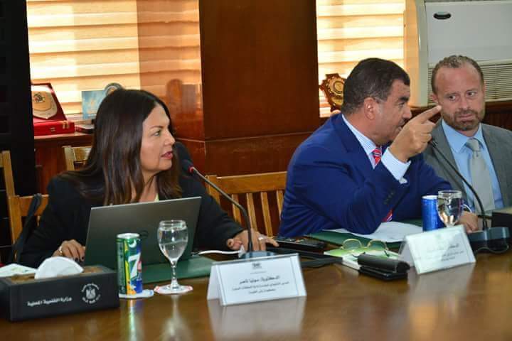 وزير التنمية المحلية يجتمع مع مديرة مؤسسة إدارةالمخلفات الصلبة