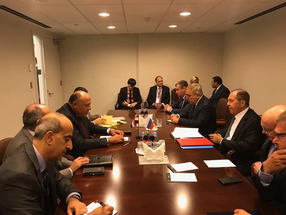 شكري يلتقي مع نظيره الروسي ”لافروف”