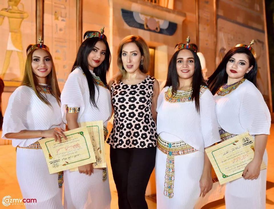 تكريم الإعلاميه حنان حسين باليوم العالمى للسياحة مع ملكات جمال العرب