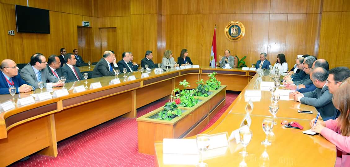 وزير التجارة يستعرض دور السفراء الجدد فى الترويج للمنتجات الوطنية  وجذب الإستثمارات الأجنبية