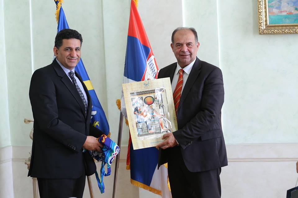 سفير مصر لدى صربيا يلتقى عمدة مدينة ”أوزيتسا”