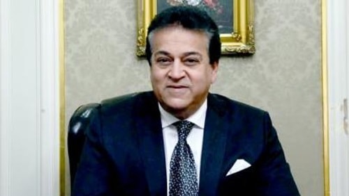 وزير التعليم العالى يستعرض تقريراً حول إعلان خطة البعثات للعام الثانى 2018/2019