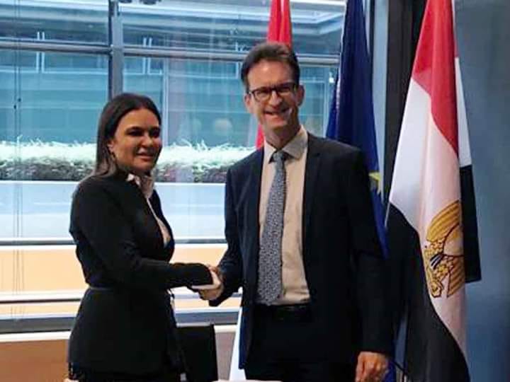 مصر ولوكسمبورج يتفقان على اقامة لجنة مشتركة للتعاون الاقتصادى والفنى