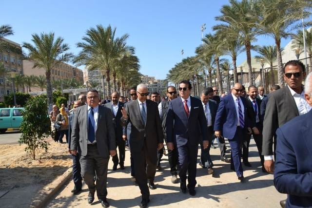 وزير التعليم العالي يتفقد أعمال تطوير منشآت مجمع العلوم الإنسانية والاجتماعية بجامعة الإسكندرية