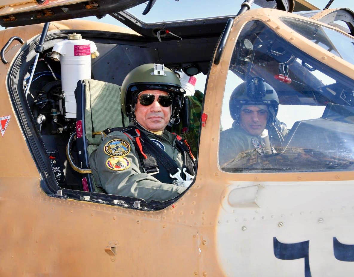 بالصور جولة الرئيس السيسى التفقدية لإحدى القواعد الجوية