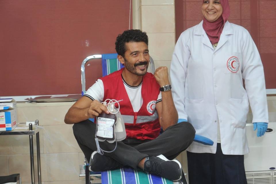 حمله ” الفنان خالد النبوي”للتبرع بالدم