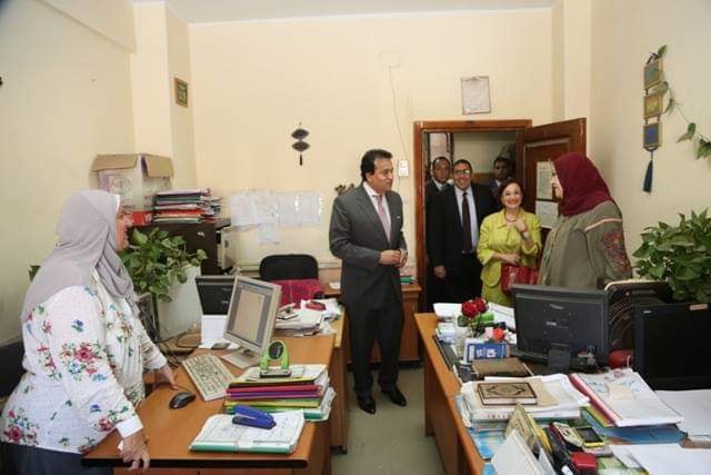 وزير التعليم العالي : الوزراة حريصة علي حقوق العاملين بها