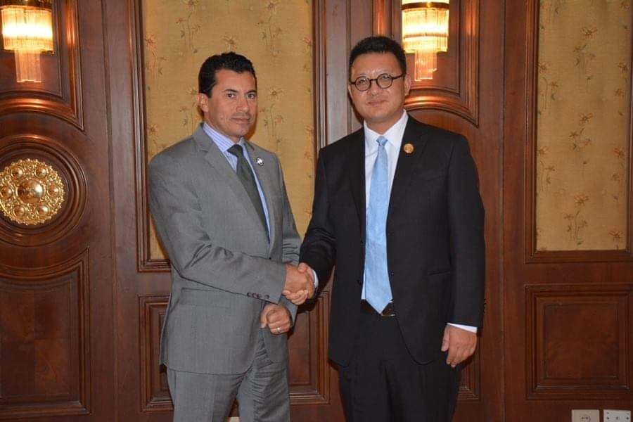 وزير الشباب والرياضة يلتقى نائب رئيس الاتحاد الصيني للشباب فى شرم الشيخ