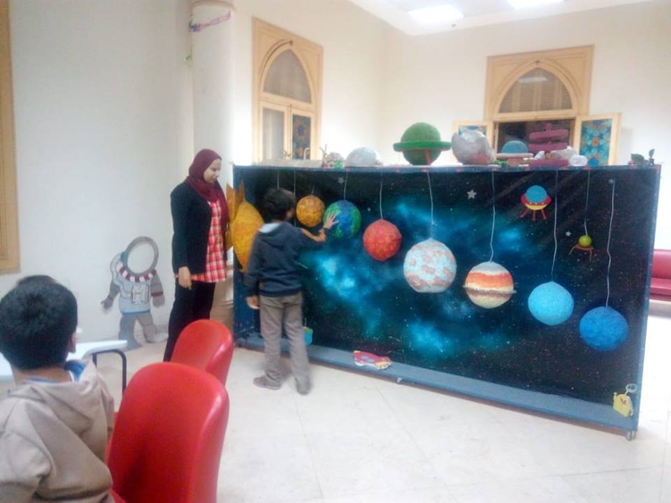 اشارات المرور والمجموعة الشمسية بمركز الابداع