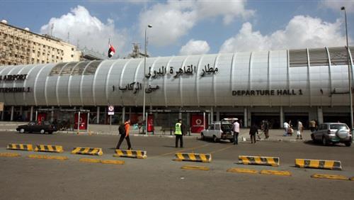 ضبط 324 عملة معدنية أثرية بمطار القاهرة الجوي