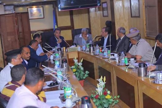 وزير النقل و محافظ اسوان يعقدان اجتماعا موسعا