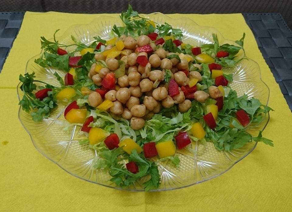السلطات بطريقة سهله وبسيطة من مطبخ العائلة