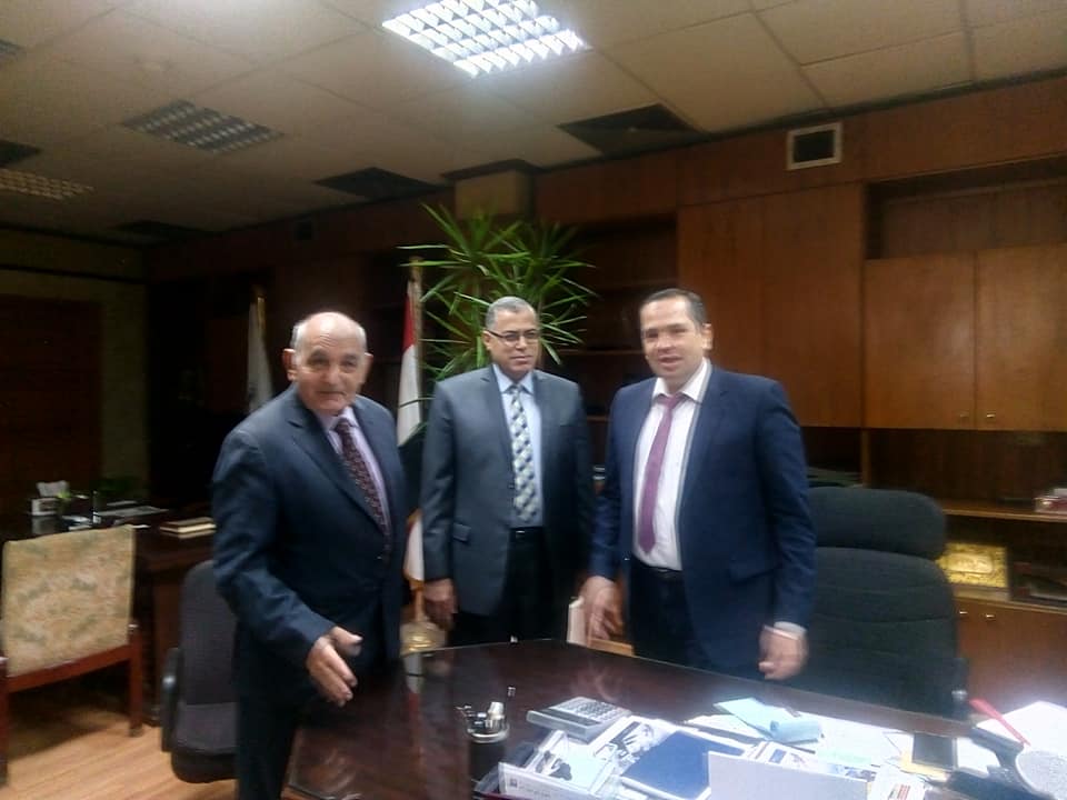 محمود عابدين يجتمع بمدير الهيئة العامة للأبنية التعليمية لإعتماد المجمع التعليمى الجديد