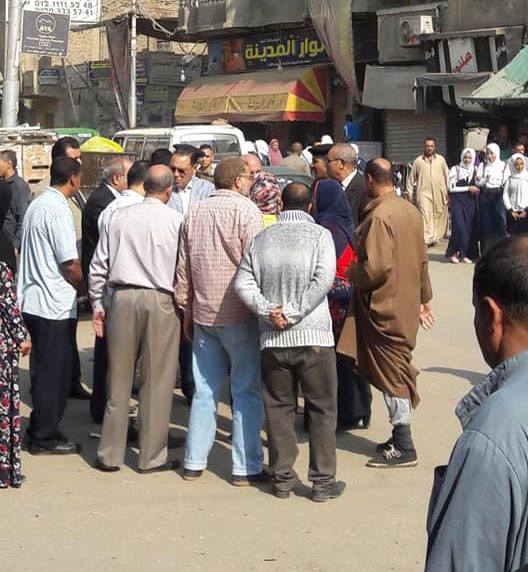 محافظ الشرقية يتفقد شوارع ديرب نجم سيرًا على الأقدام