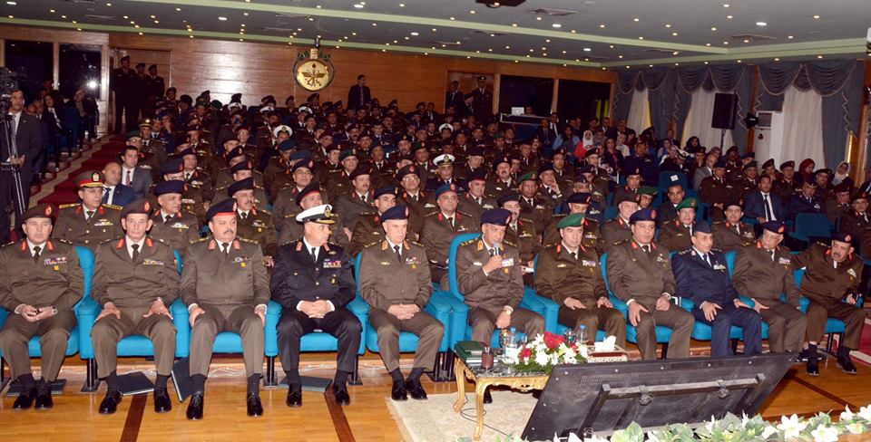 وزير الدفاع يشهد مناقشة كلية الحرب العليا لبحثها الرئيسى عن إستراتيجية أمن البحر الأحمر