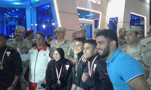 قائد الجيش الثالث الميدانى يكرم أسر شهداء محافظة السويس وأبطالها الرياضيين