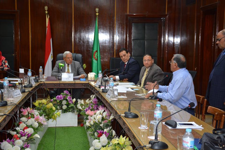 محافظ الدقهلية يأمر بإزالة مخالفة أحد الأبراج فورا