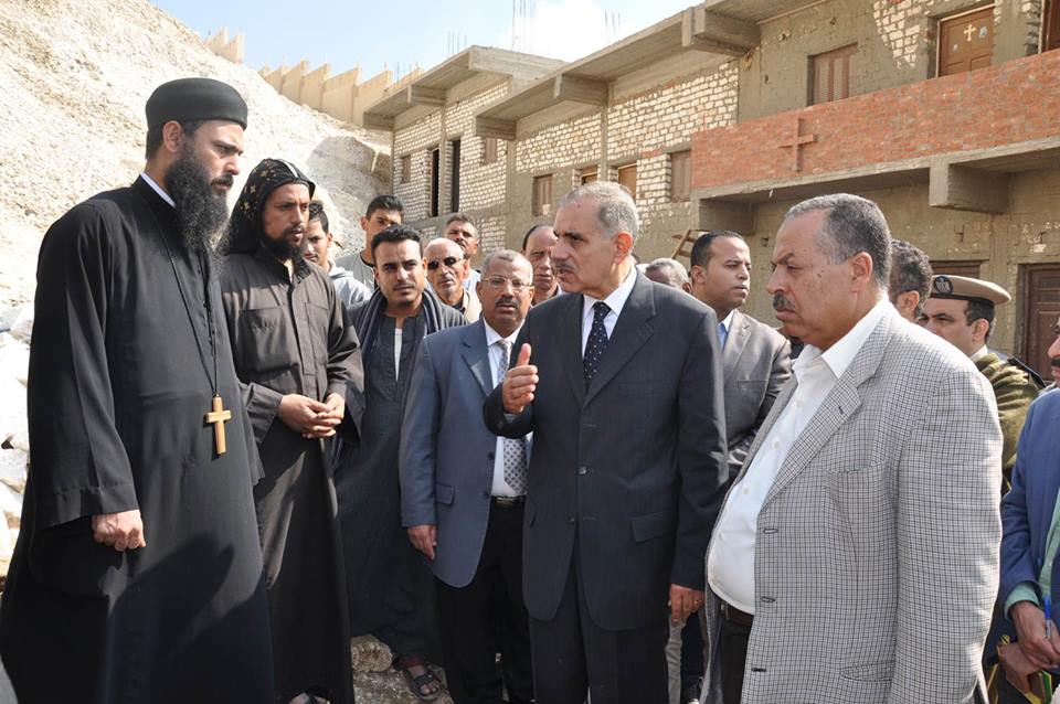 محافظ أسيوط يلتقي مع الانبا متى وكيل مطرانية منفلوط