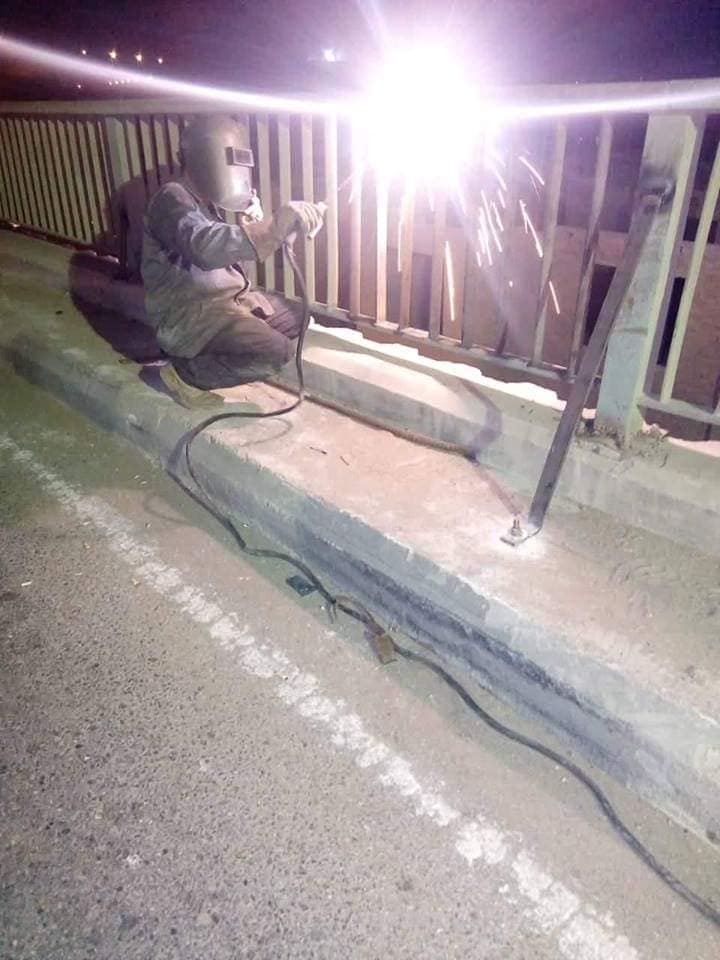 ” الجيزة ” تدعيم الاسوار الحديدية بمحور صفط اللبن بحواجز أضافية