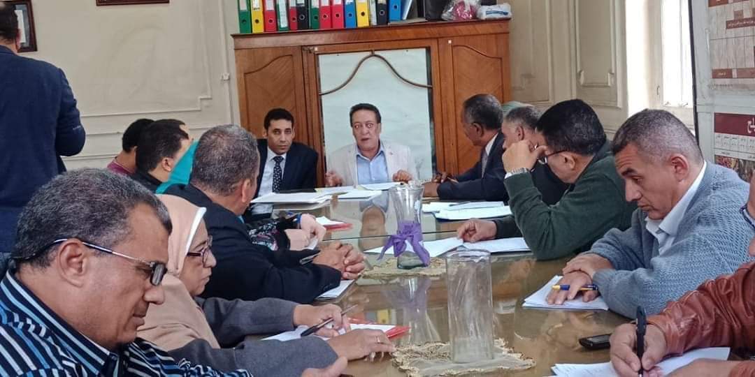 رئيس البساتين يجتمع مع الجهات التنفيذية ل ١٠ محافظات لبحث المشاكل التي تواجه المزارعين