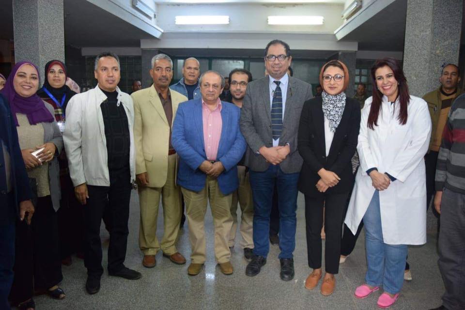 مستقبل وطن يختتم فعاليات قافلة القصر العيني بالكشف وعلاج لـ 1495 طفلا بمستشفي الداخلة العام