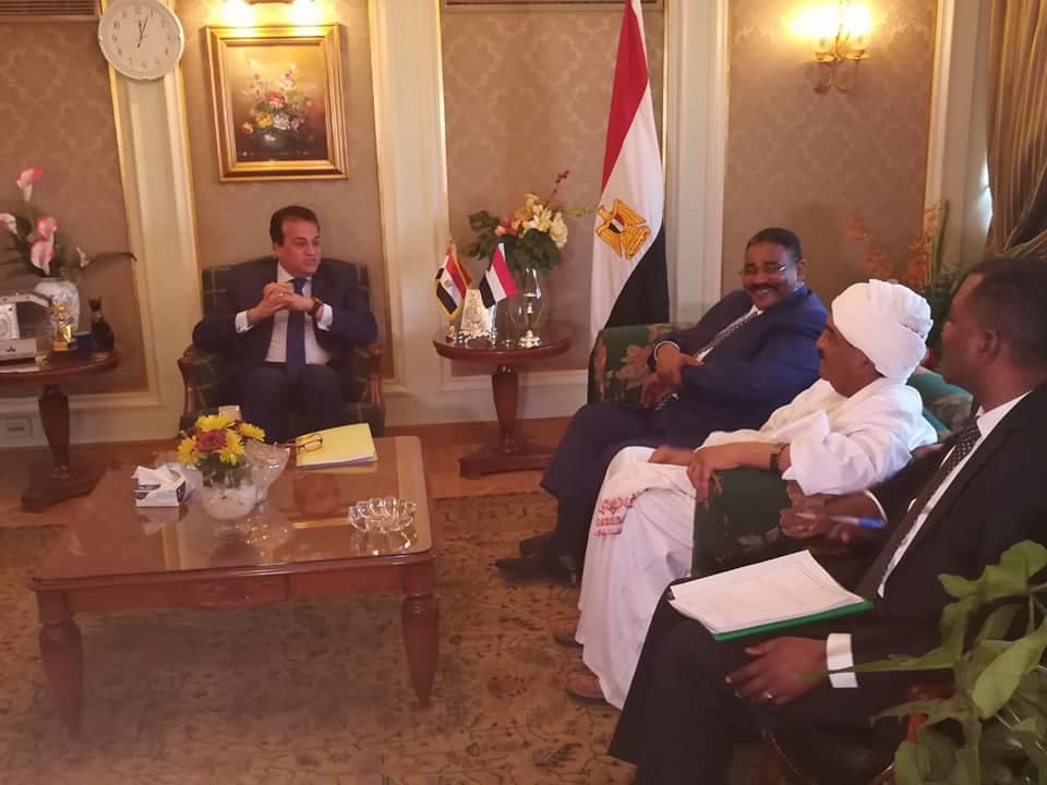 وزير التعليم العالى يبحث مع نظيره السودانى دعم العلاقات التعليمية والبحثية بين البلدين
