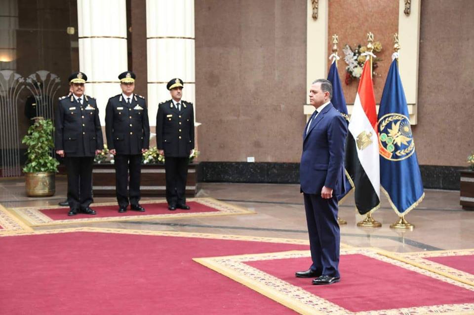 وزير الداخلية يشهد حفل تخريج دفعة جديدة من الضباط المتخصصين