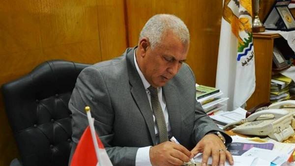 محافظ الوادي الجديد يطالب بالتوسع في الصوب الزراعية