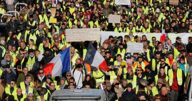 حكومة فرنسا تطالب ذوي السترات الصفراء بعدم التظاهر السبت