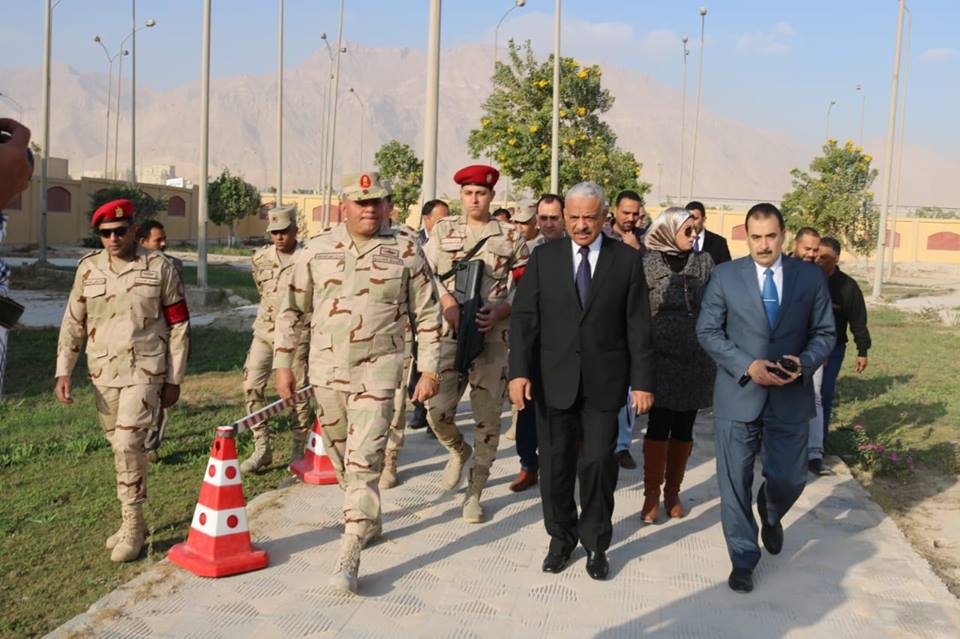 قائد الجيش الثالث ومحافظ السويس يتفقدان جهاز تنمية شمال خليج السويس