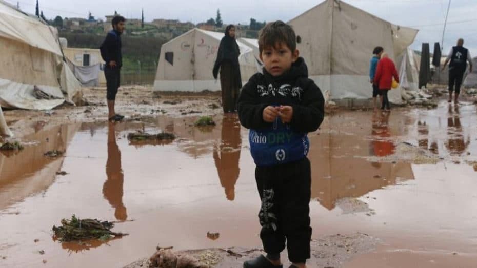 ‫منظمة الحق الدولية : تناشد المجتمع الدولي بالوقوف بجوار اللاجئين السوريين جراء السيول .