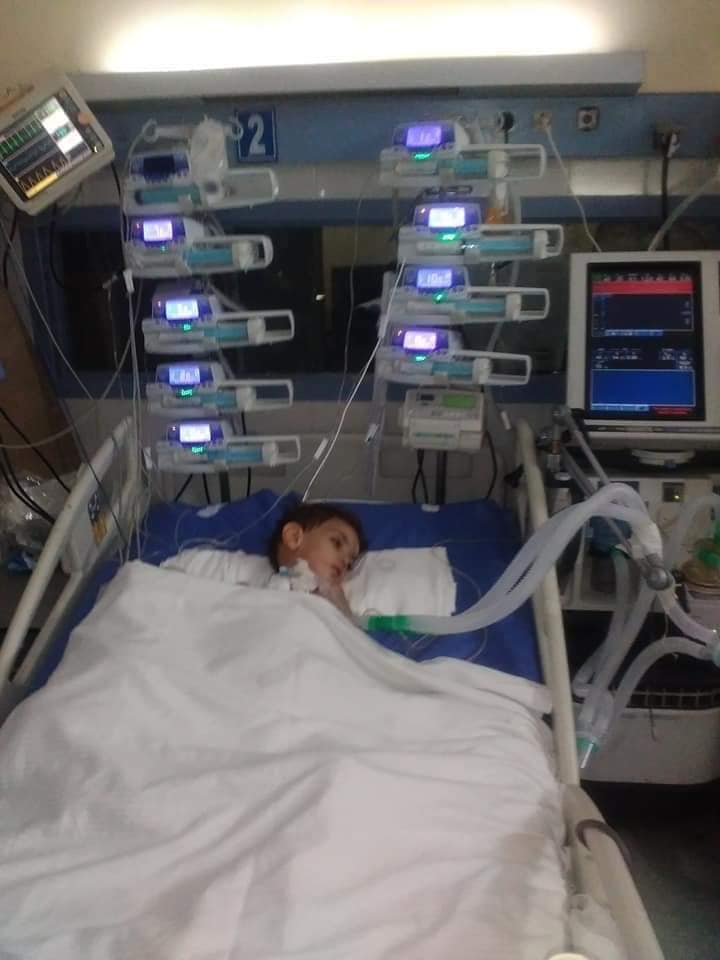 أسرة الطفل ”معاذ” تؤكد ان مدير حضانة ابن سينا يهددها للتنازل عن المحضر
